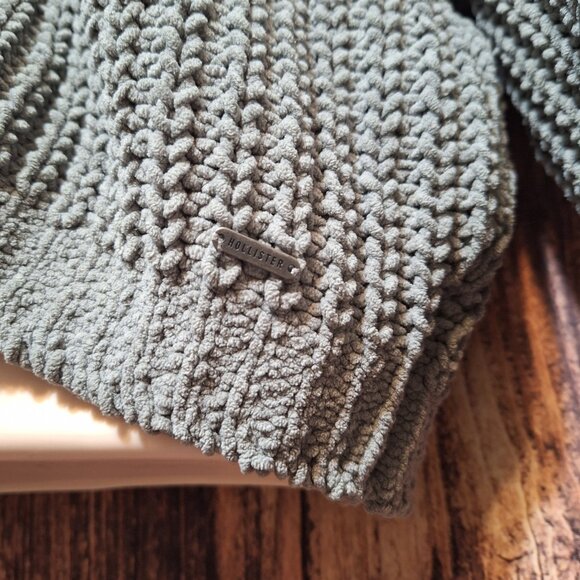 Hollister women's knitted sweater! Cropped size medium! - Picture 2 of 5